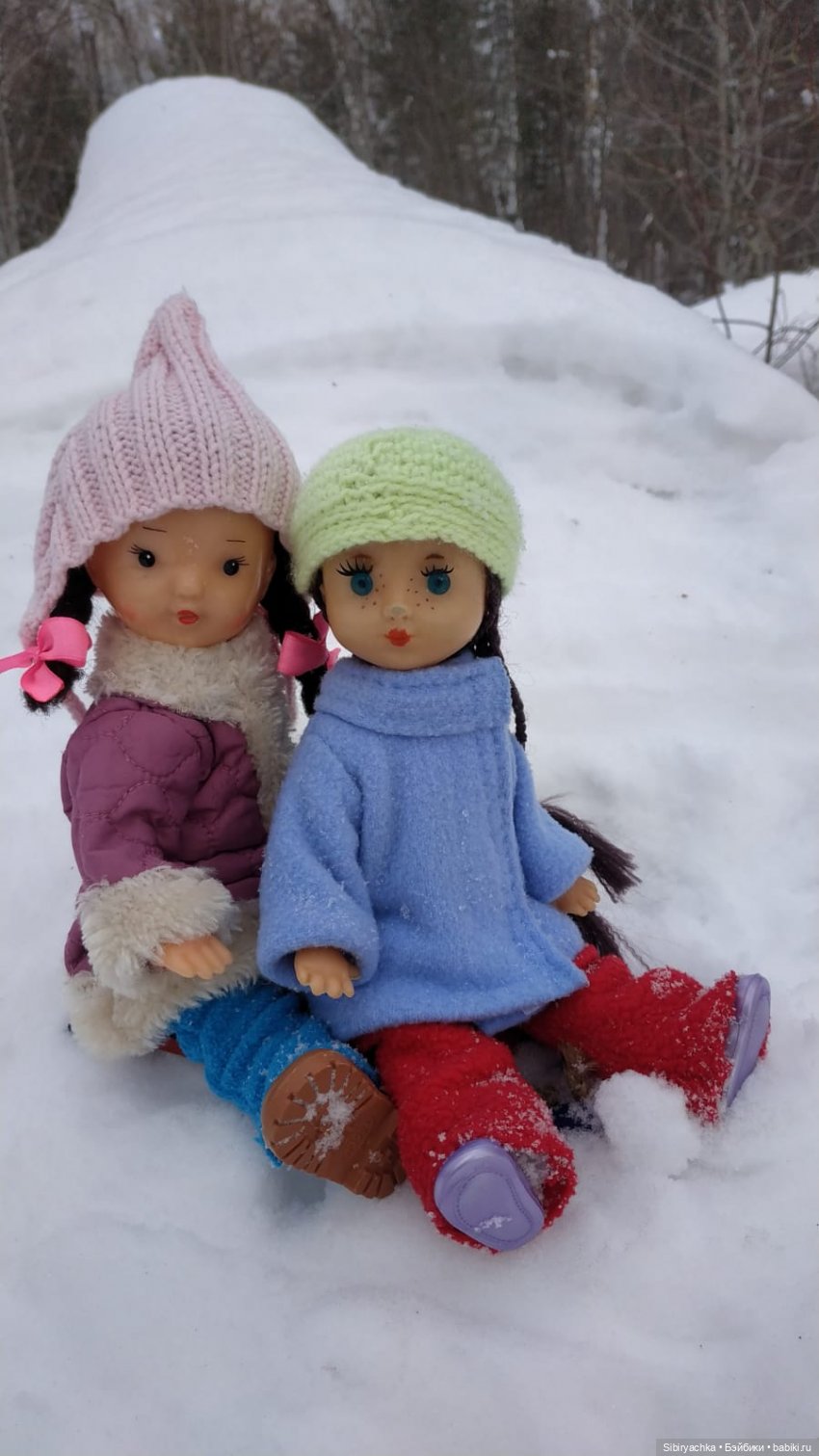 Прогулка Юляшки и Веты в любимом лесу