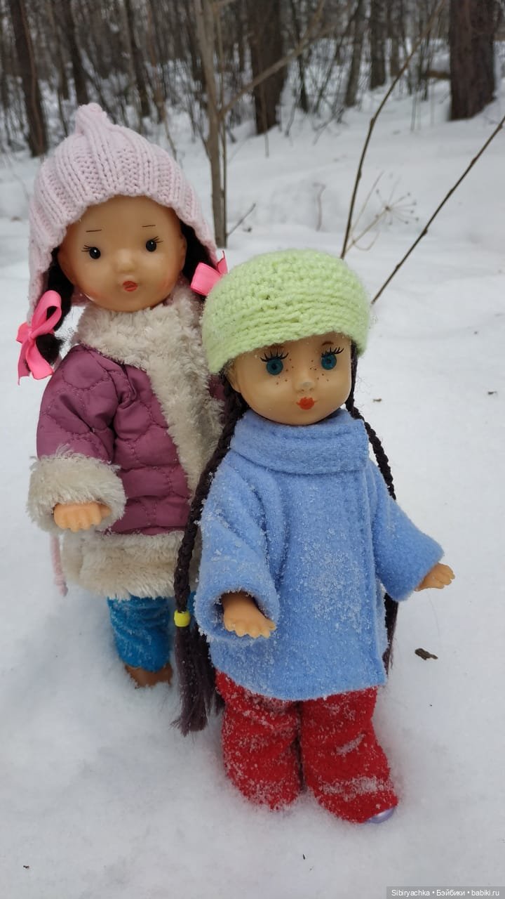 Прогулка Юляшки и Веты в любимом лесу