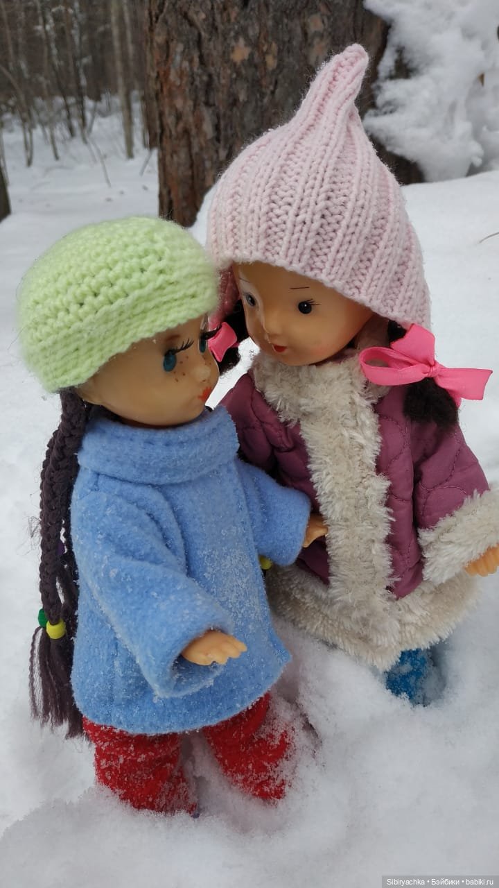 Прогулка Юляшки и Веты в любимом лесу