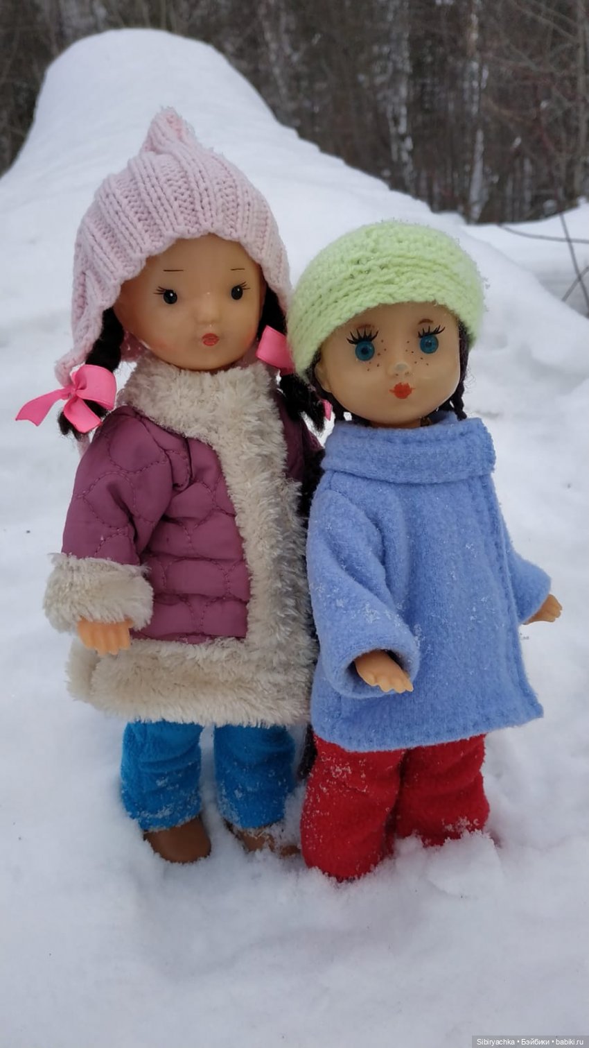 Прогулка Юляшки и Веты в любимом лесу