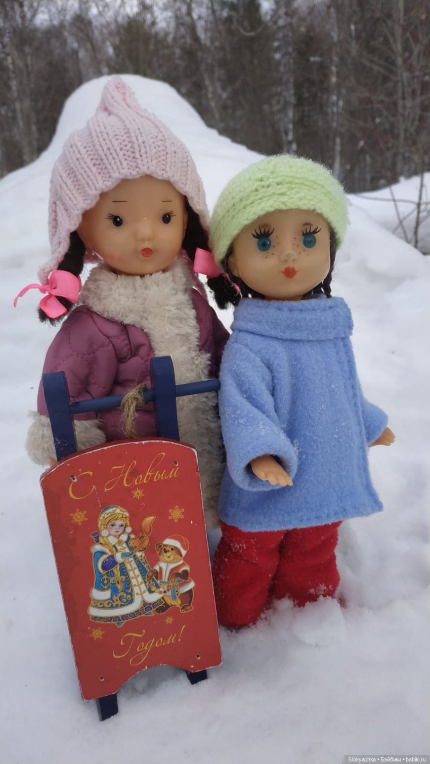 Прогулка Юляшки и Веты в любимом лесу