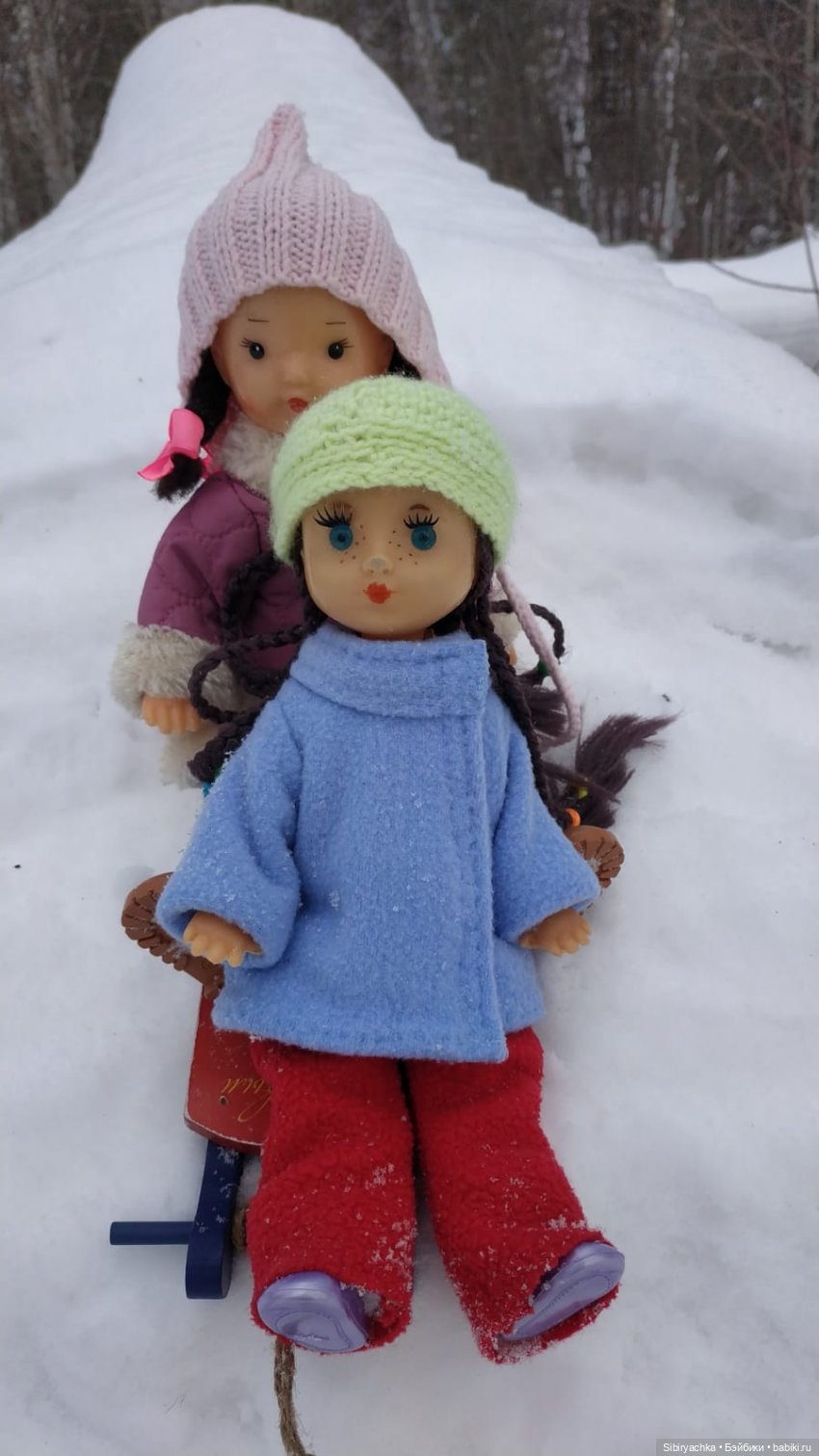 Прогулка Юляшки и Веты в любимом лесу