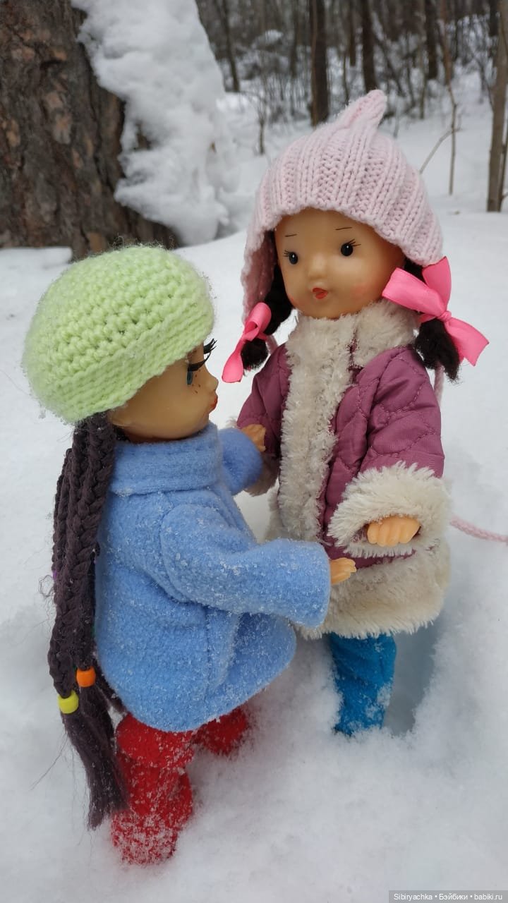 Прогулка Юляшки и Веты в любимом лесу