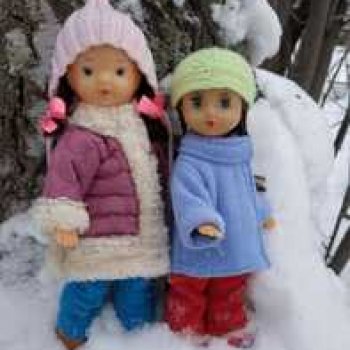 Прогулка Юляшки и Веты в любимом лесу.