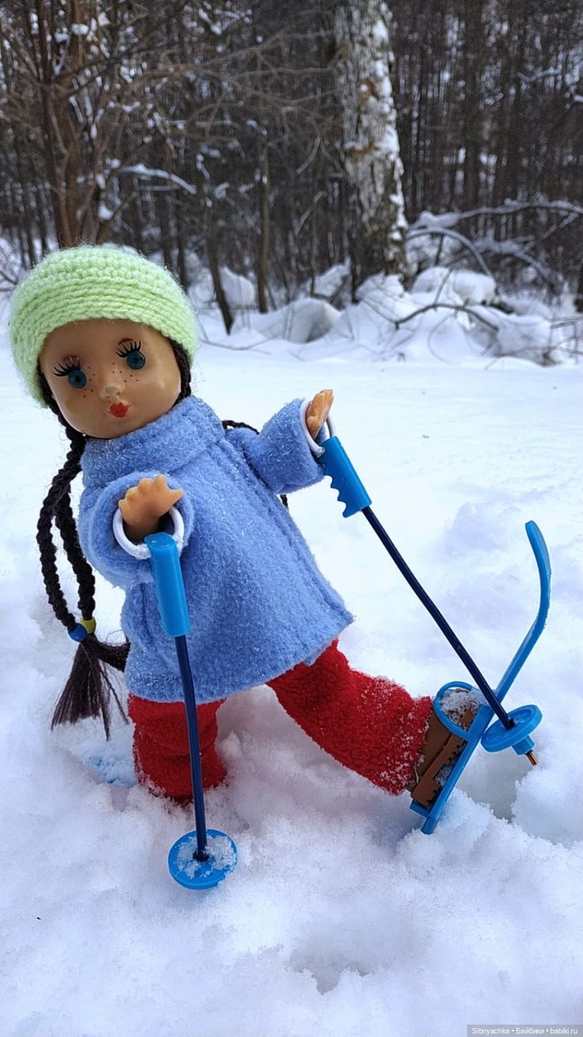 Первая лыжная прогулка Веты