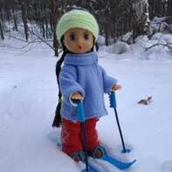 Первая лыжная прогулка Веты.