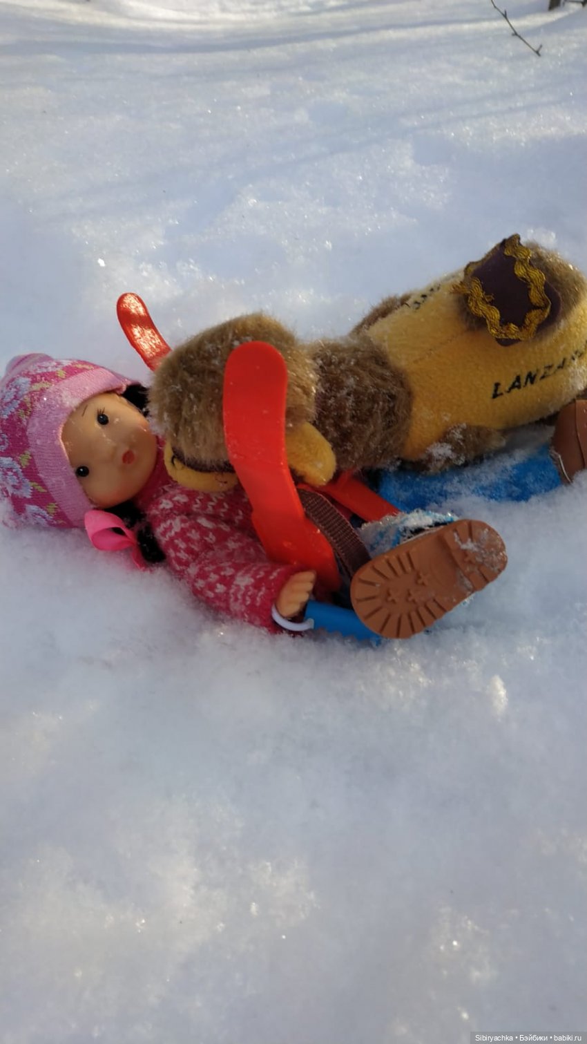 Лыжная прогулка Юляшки и Тома