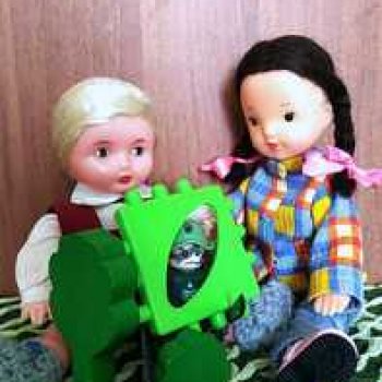 Военно-мирные игры Юляшки и Юри.