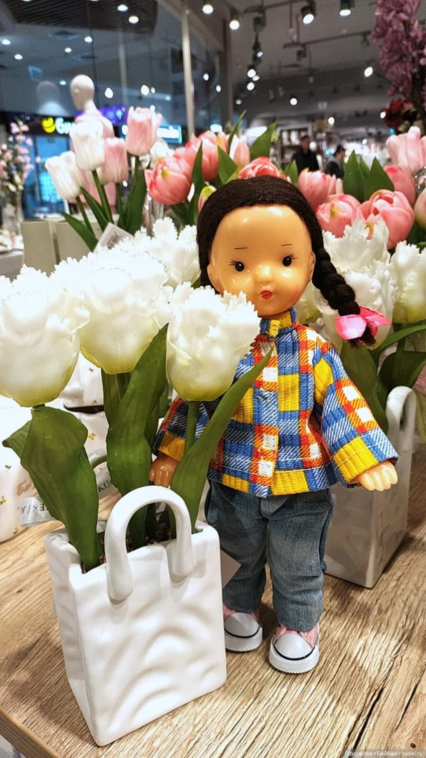 Прогулка Юляшки по торговому центру