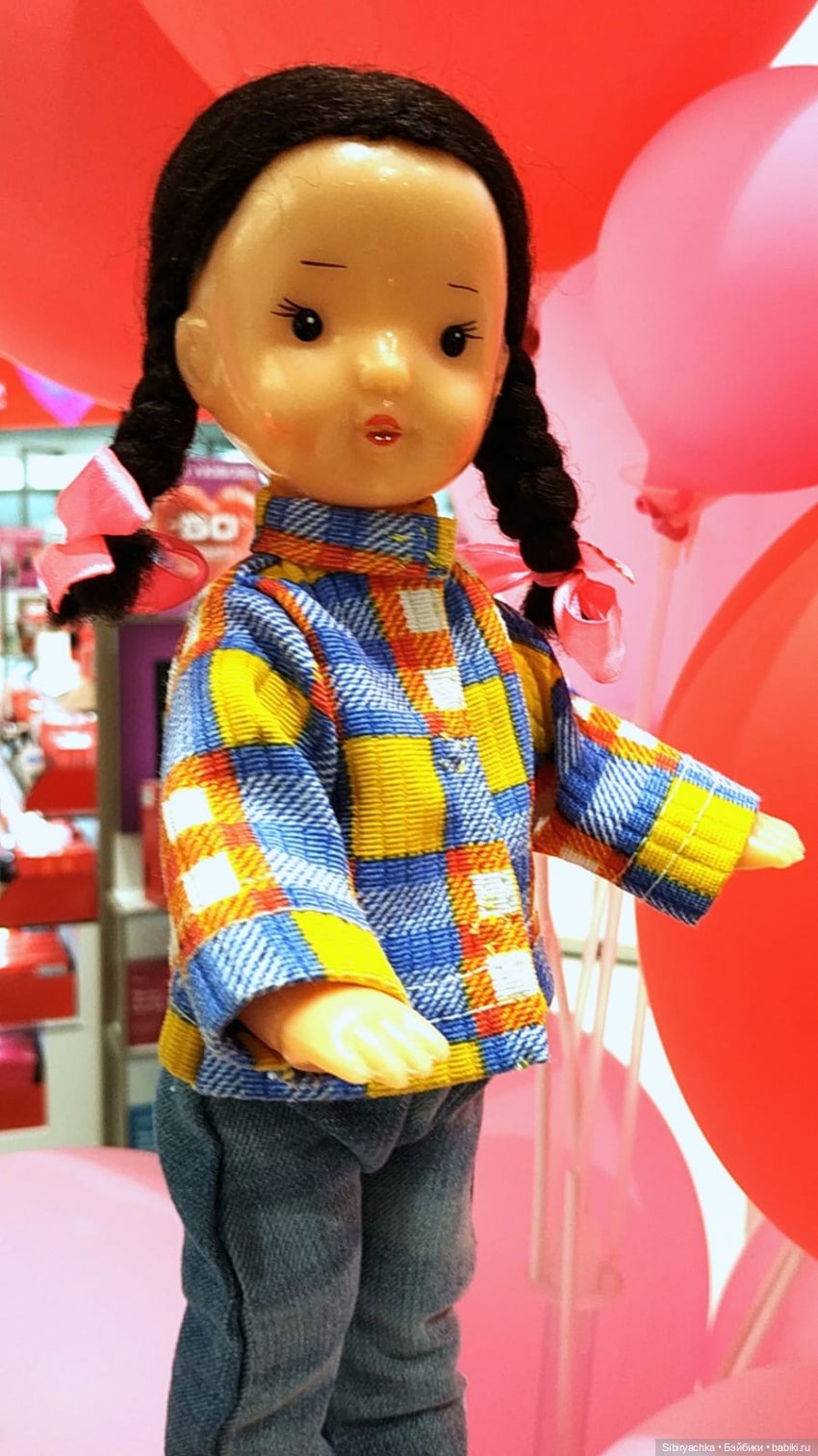 Прогулка Юляшки по торговому центру