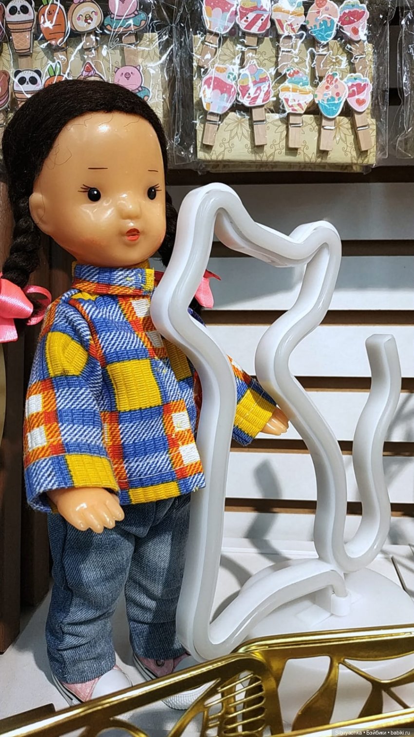 Прогулка Юляшки по торговому центру