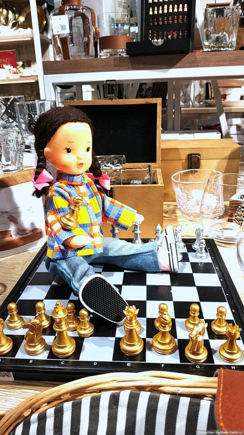 Прогулка Юляшки по торговому центру