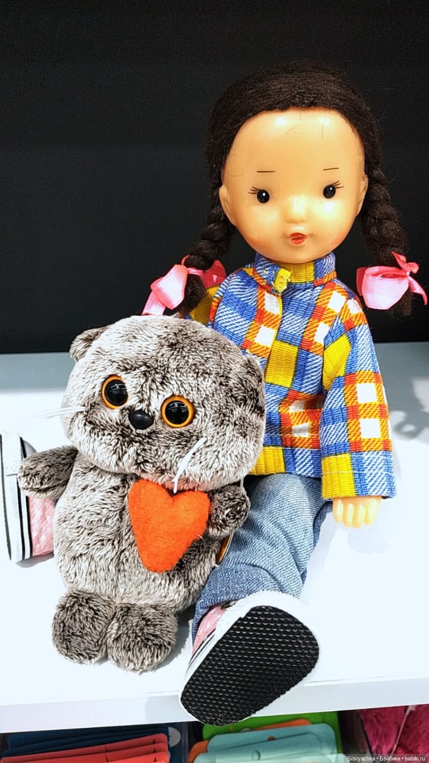 Прогулка Юляшки по торговому центру