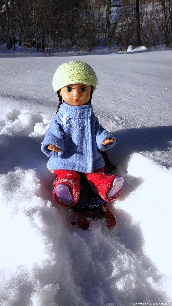 Юляшка, Вета и Том гуляют в лесу. Часть II