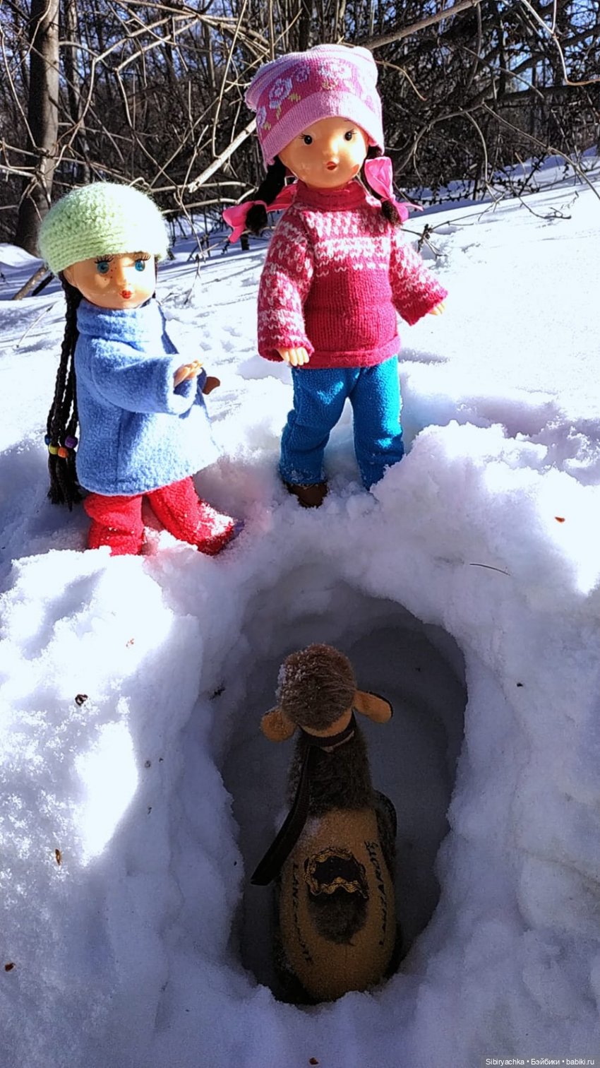 Юляшка, Вета и Том гуляют в лесу. Часть I