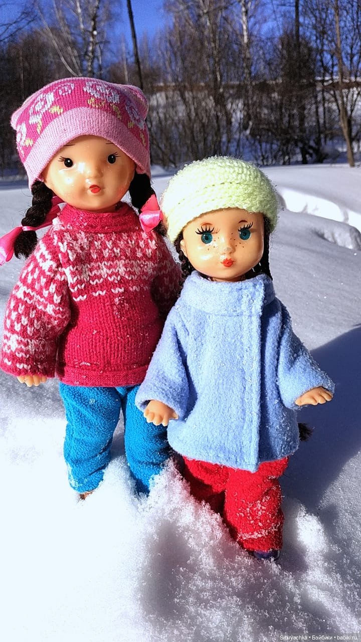 Юляшка, Вета и Том гуляют в лесу. Часть II