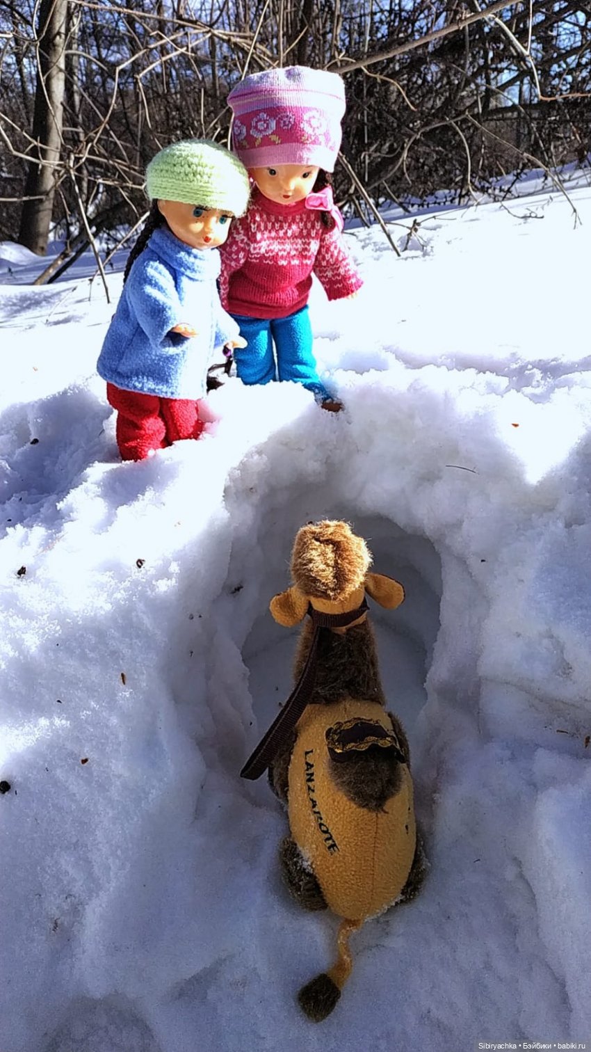 Юляшка, Вета и Том гуляют в лесу. Часть I