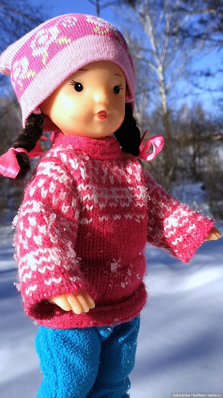 Юляшка, Вета и Том гуляют в лесу. Часть II