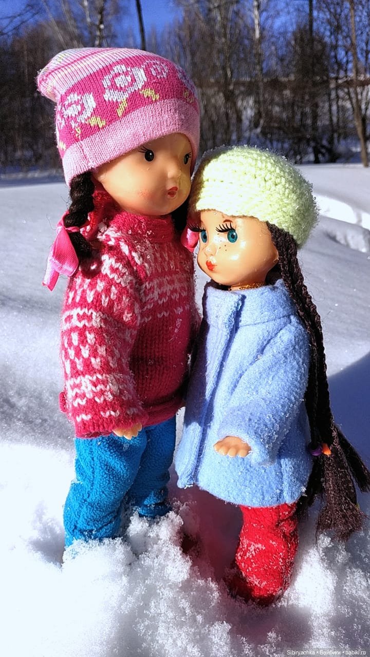 Юляшка, Вета и Том гуляют в лесу. Часть II