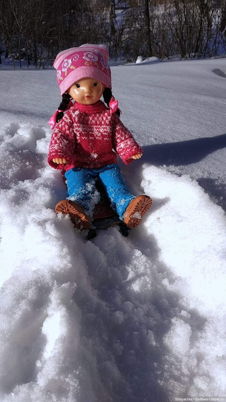 Юляшка, Вета и Том гуляют в лесу. Часть II