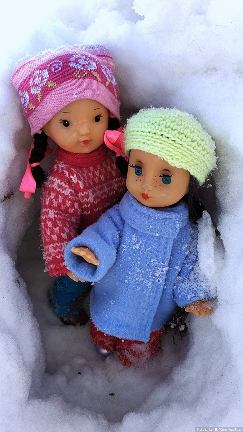 Юляшка, Вета и Том гуляют в лесу. Часть I