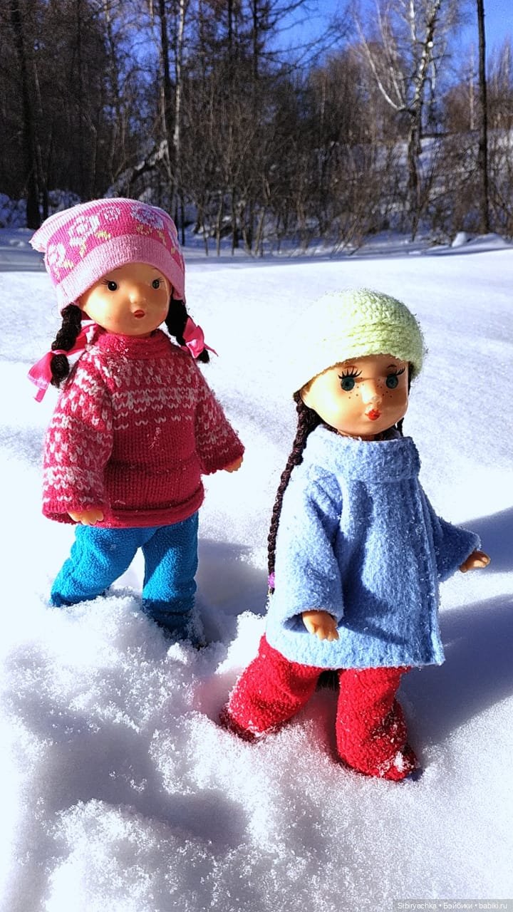 Юляшка, Вета и Том гуляют в лесу. Часть II