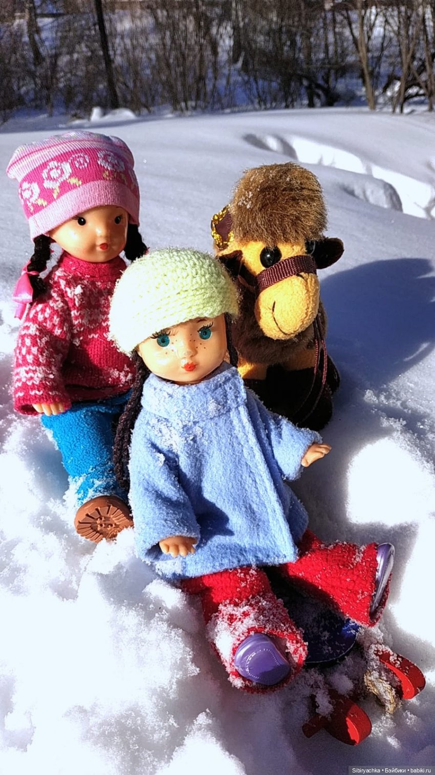 Юляшка, Вета и Том гуляют в лесу. Часть II