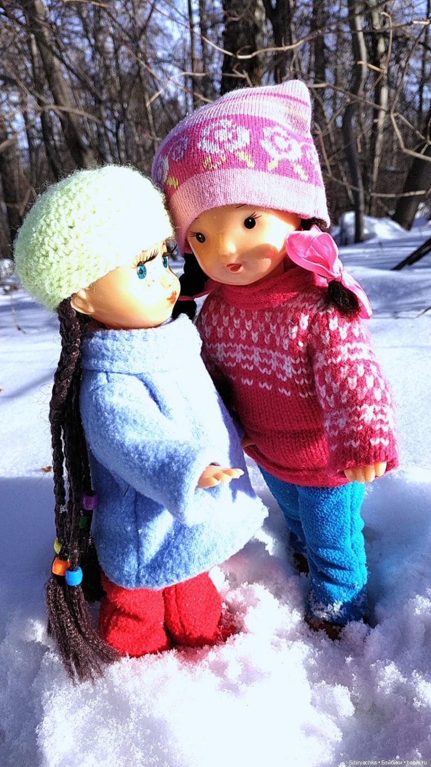 Юляшка, Вета и Том гуляют в лесу. Часть I