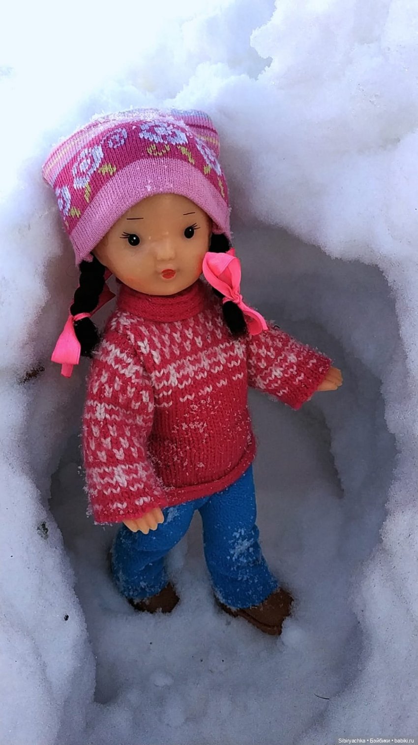 Юляшка, Вета и Том гуляют в лесу. Часть I