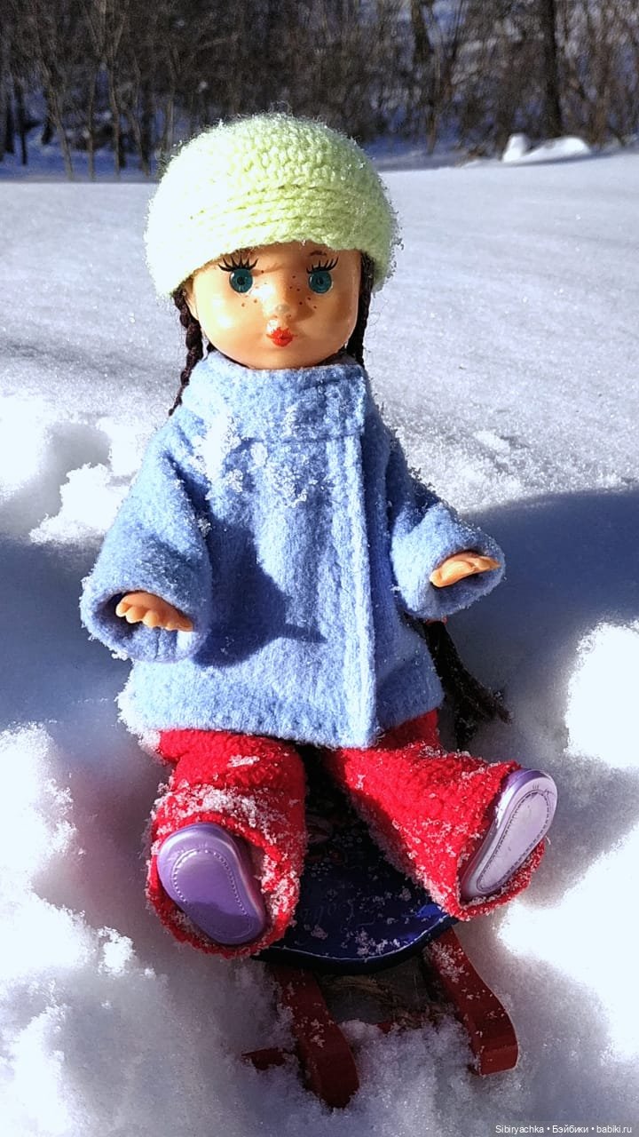 Юляшка, Вета и Том гуляют в лесу. Часть II