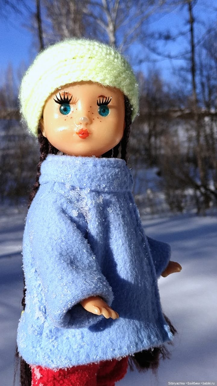 Юляшка, Вета и Том гуляют в лесу. Часть II