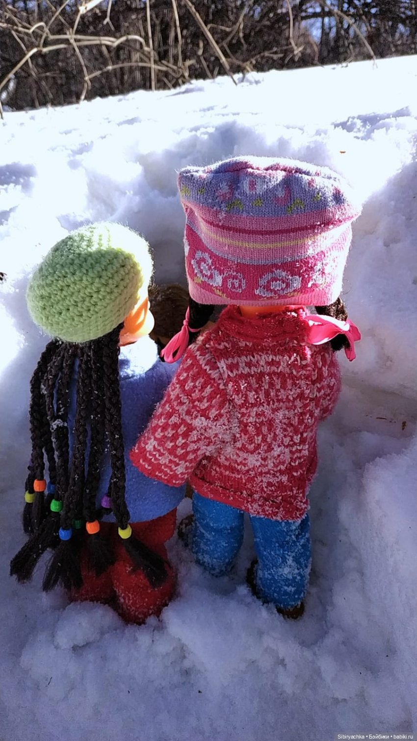 Юляшка, Вета и Том гуляют в лесу. Часть I