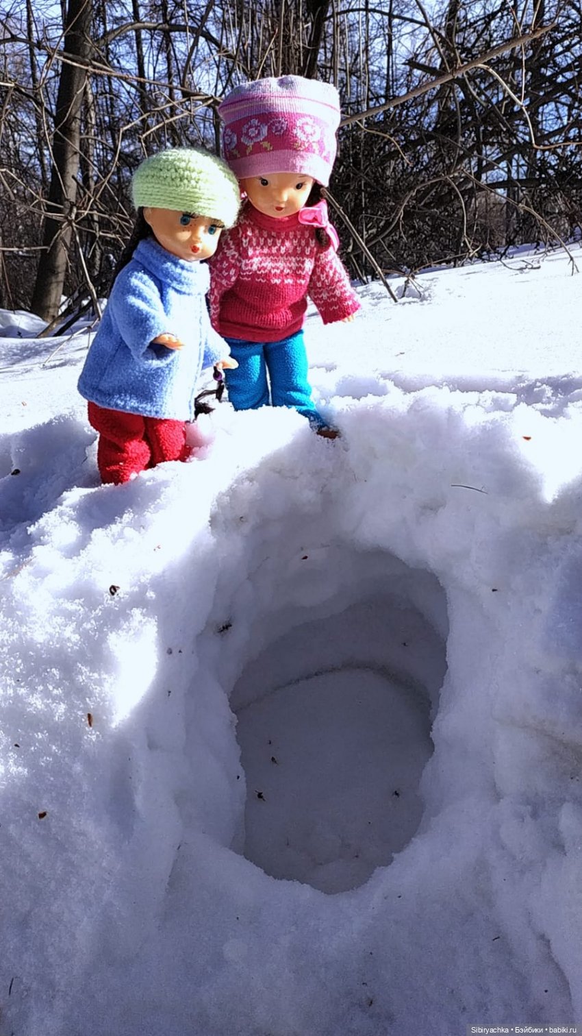 Юляшка, Вета и Том гуляют в лесу. Часть I