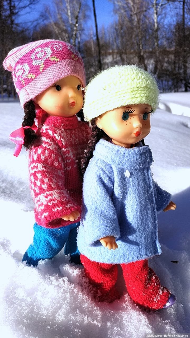 Юляшка, Вета и Том гуляют в лесу. Часть II