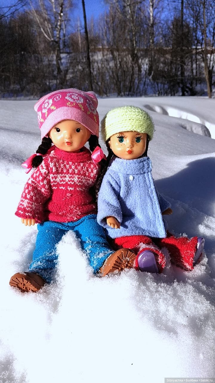 Юляшка, Вета и Том гуляют в лесу. Часть II