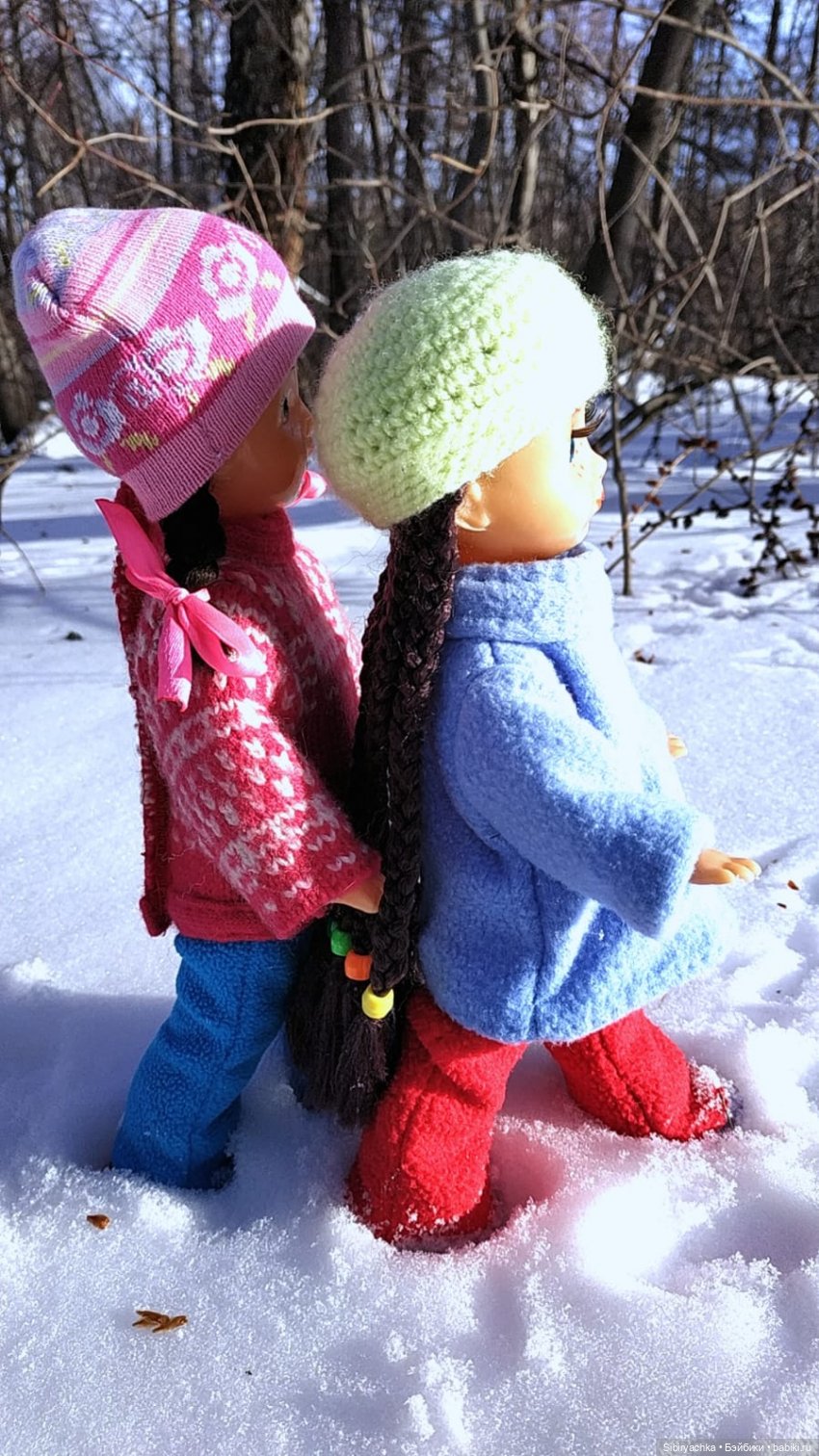 Юляшка, Вета и Том гуляют в лесу. Часть I