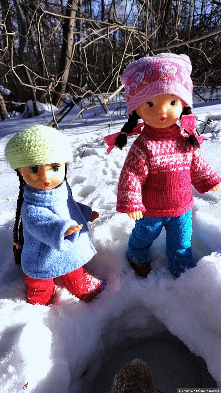 Юляшка, Вета и Том гуляют в лесу. Часть I