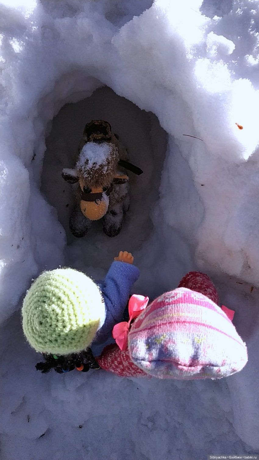 Юляшка, Вета и Том гуляют в лесу. Часть I