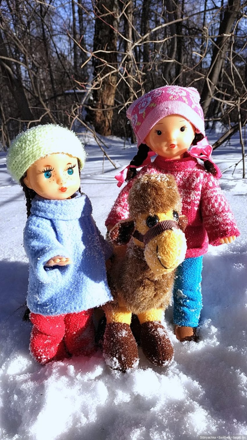 Юляшка, Вета и Том гуляют в лесу. Часть II