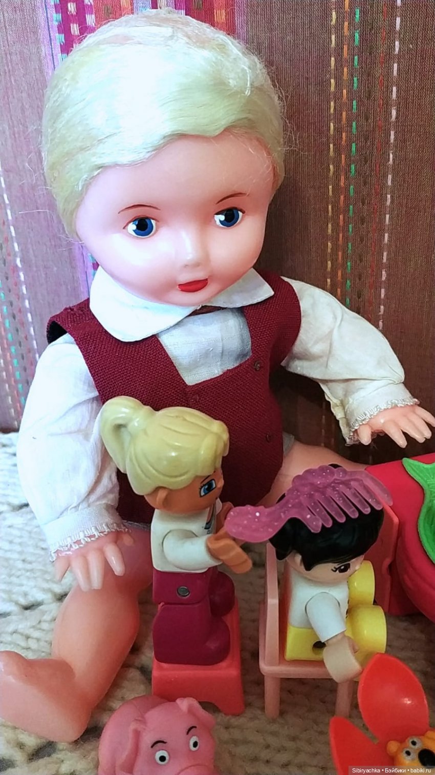 Юри и его куклам никогда не бывает скучно (фото 7)