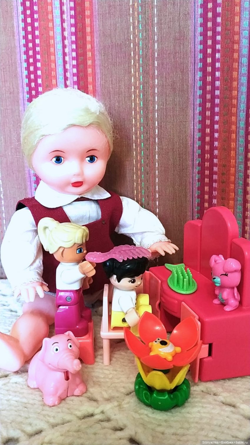 Юри и его куклам никогда не бывает скучно (фото 6)