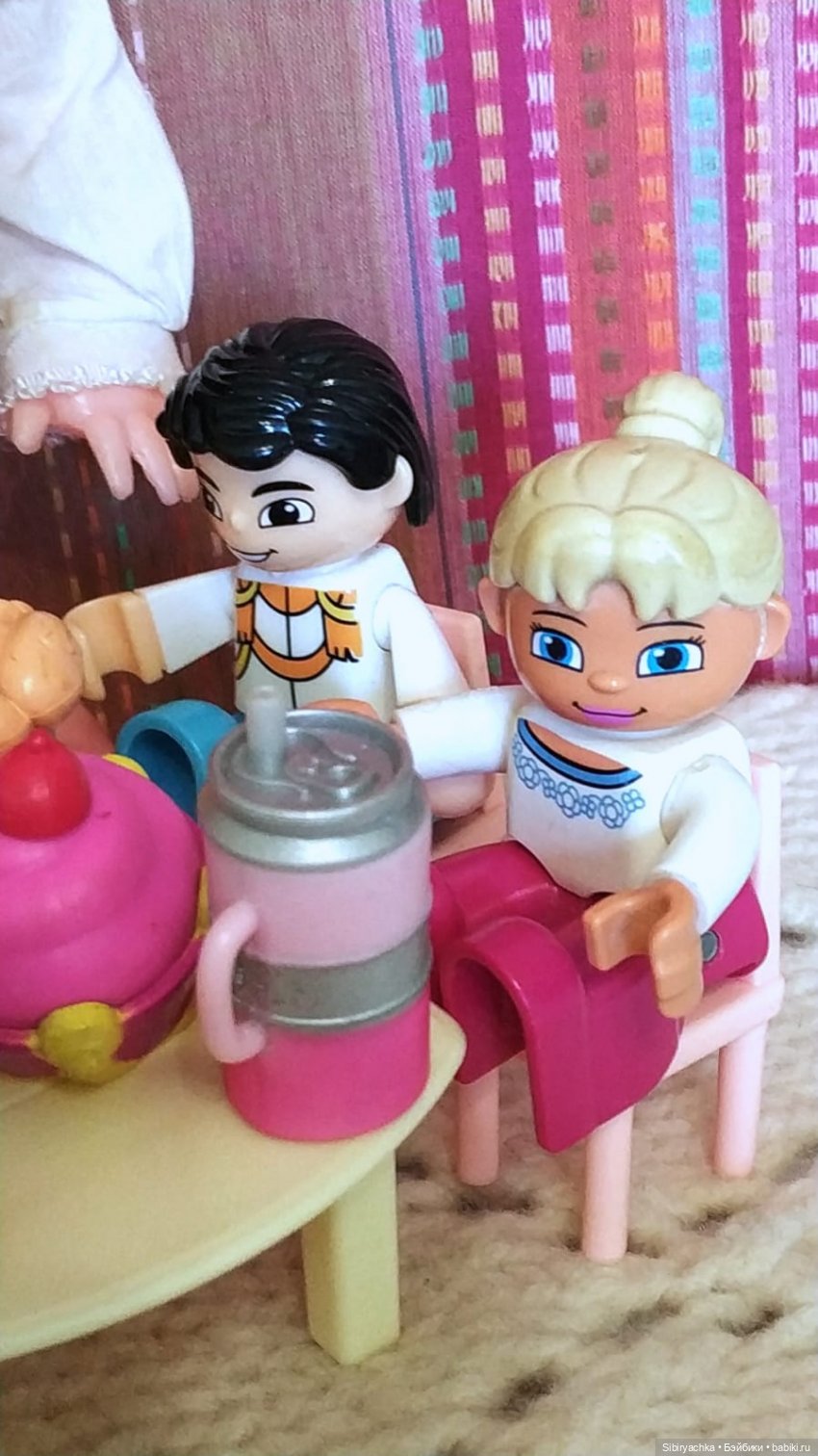 Юри и его куклам никогда не бывает скучно (фото 3)