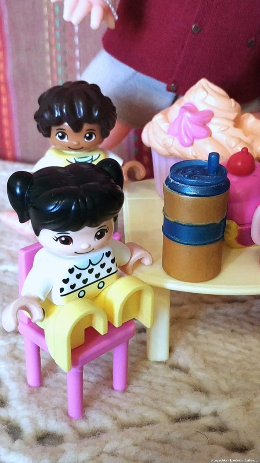 Юри и его куклам никогда не бывает скучно (фото 4)