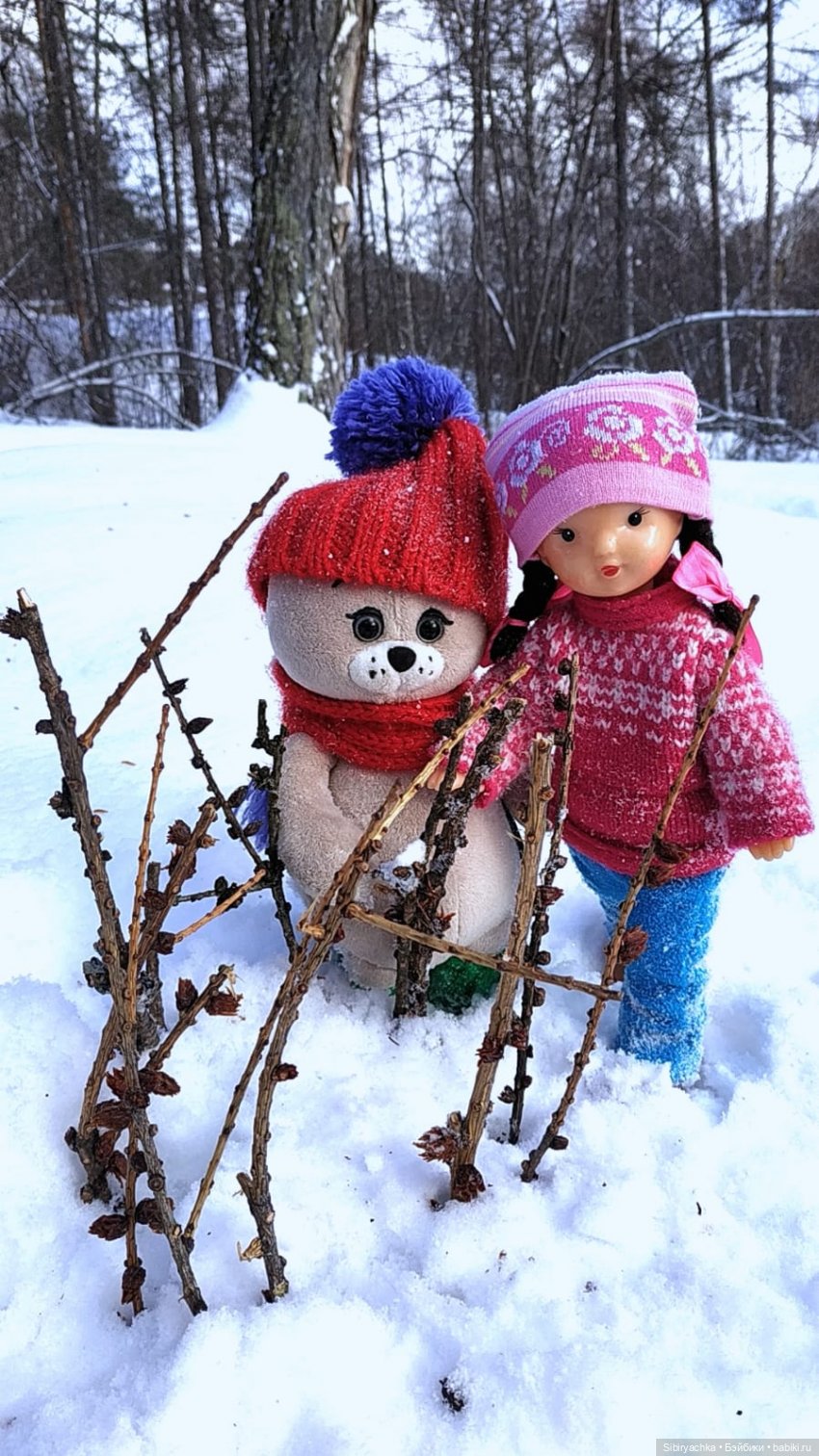 Юляшка и кот Сеня гуляют в лесу