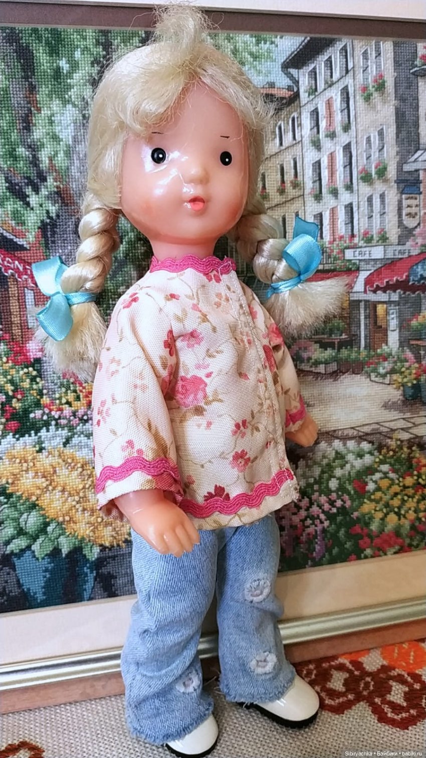 Ульяшка и Марьяшка примеряют наряды Юляшки