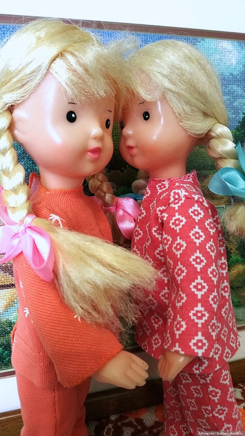 Ульяшка и Марьяшка примеряют наряды Юляшки (фото 6)