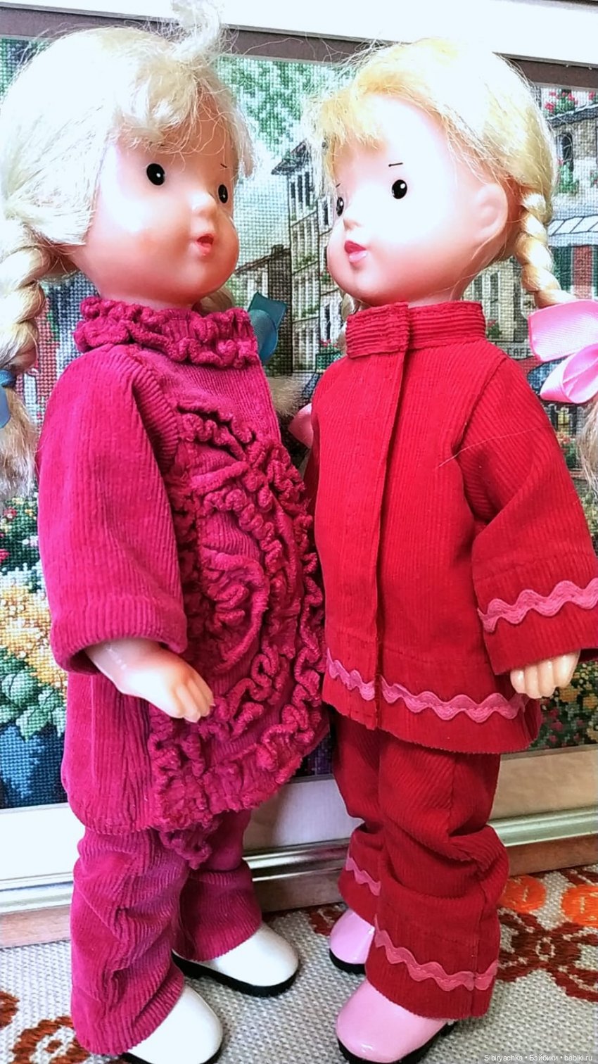 Ульяшка и Марьяшка примеряют наряды Юляшки