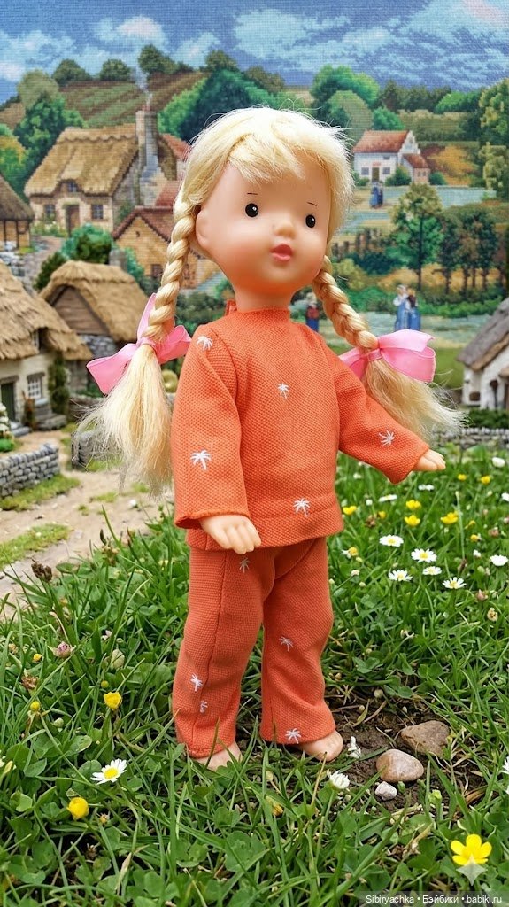 Ульяшка и Марьяшка примеряют наряды Юляшки (фото 3)