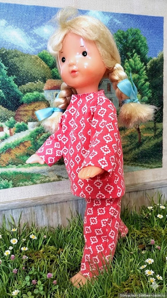 Ульяшка и Марьяшка примеряют наряды Юляшки (фото 2)