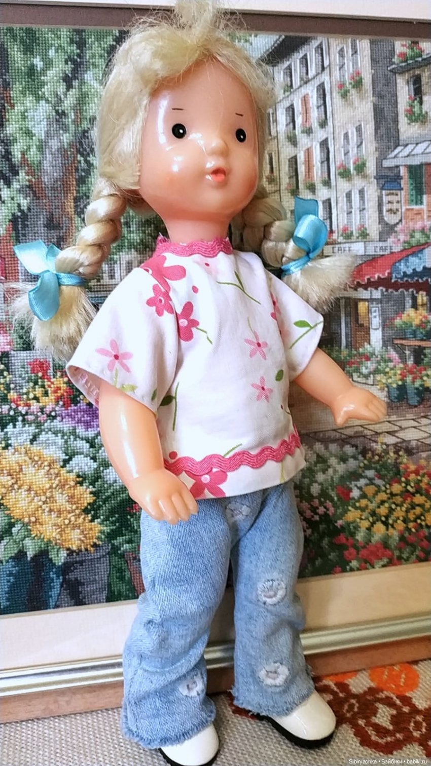 Ульяшка и Марьяшка примеряют наряды Юляшки